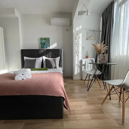 Bricks Apartment *